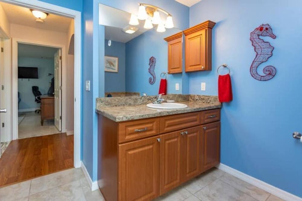 Photo of Bathroom in Port Malabar