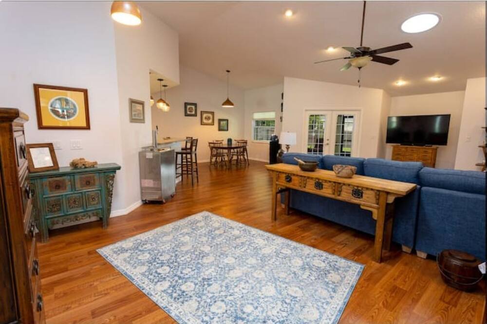 Photo of Livingroom in Port Malabar