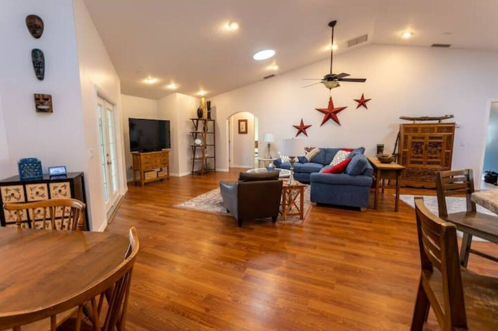 Photo of Livingroom in Port Malabar