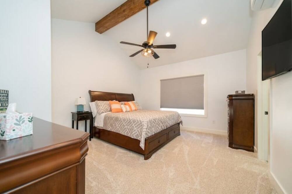 Photo of Bedroom in Avinger