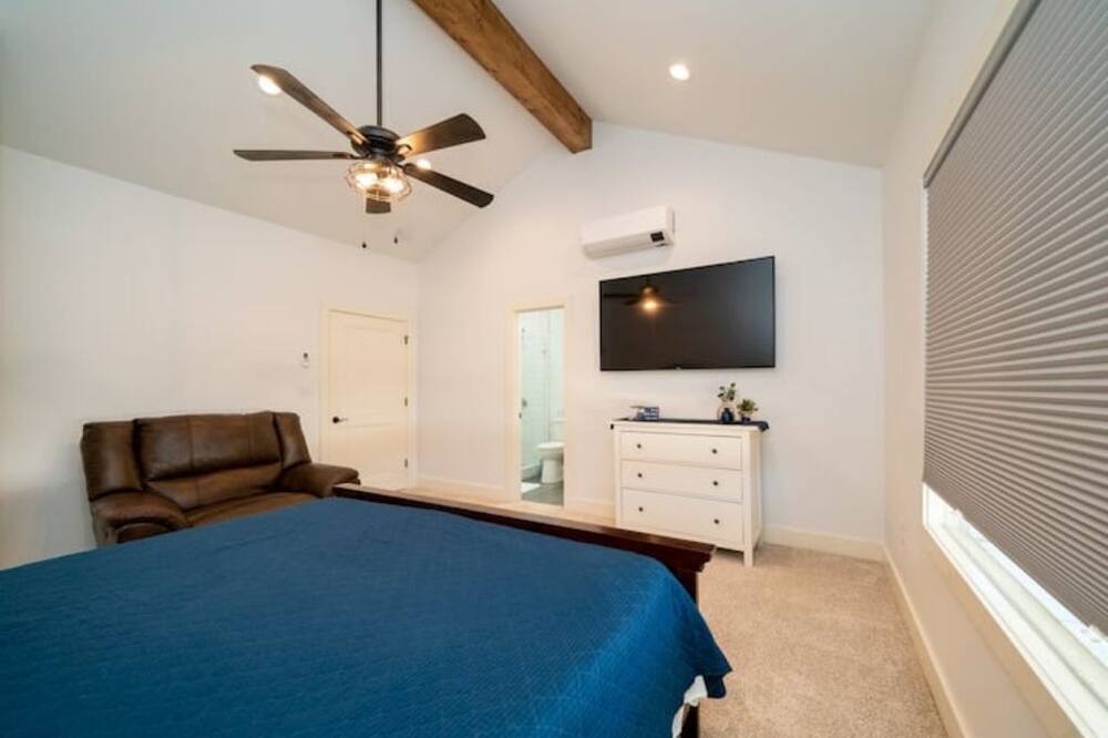 Photo of Bedroom in Avinger