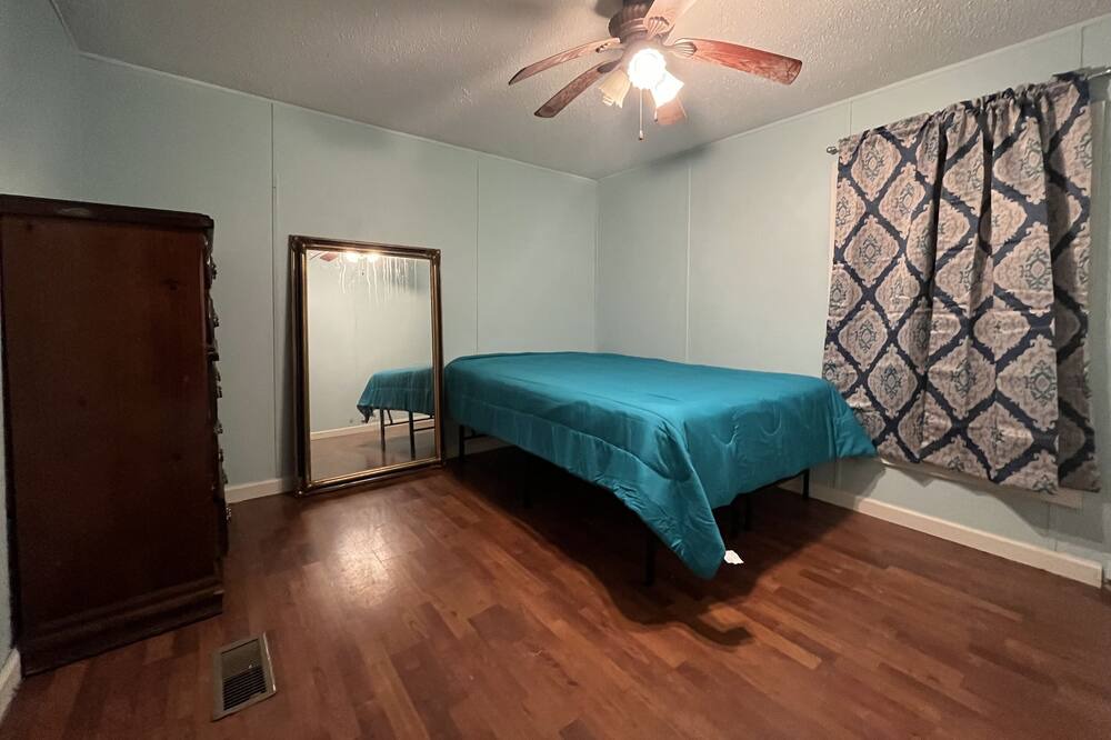 Photo of Bedroom in Elliott