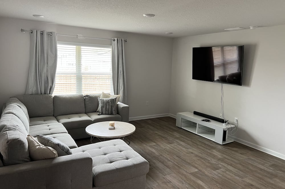 Photo of Livingroom in Northwest Pensacola
