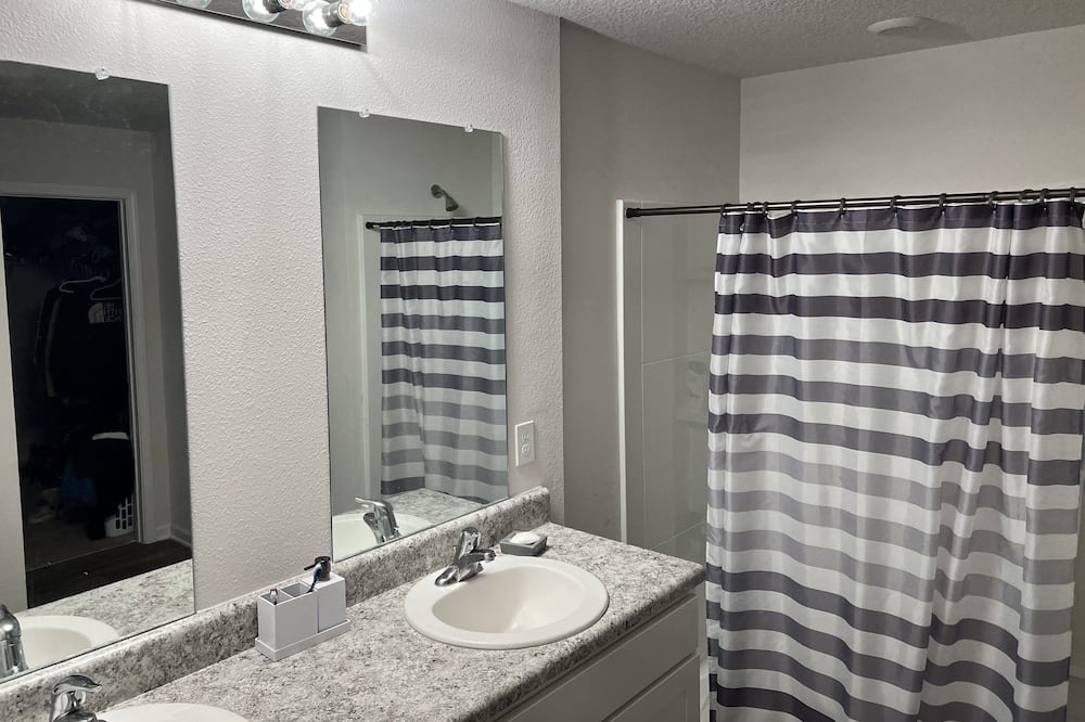 Photo of Bathroom in Northwest Pensacola