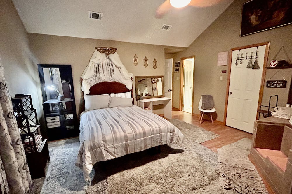 Photo of Bedroom in Gulf Park Estates