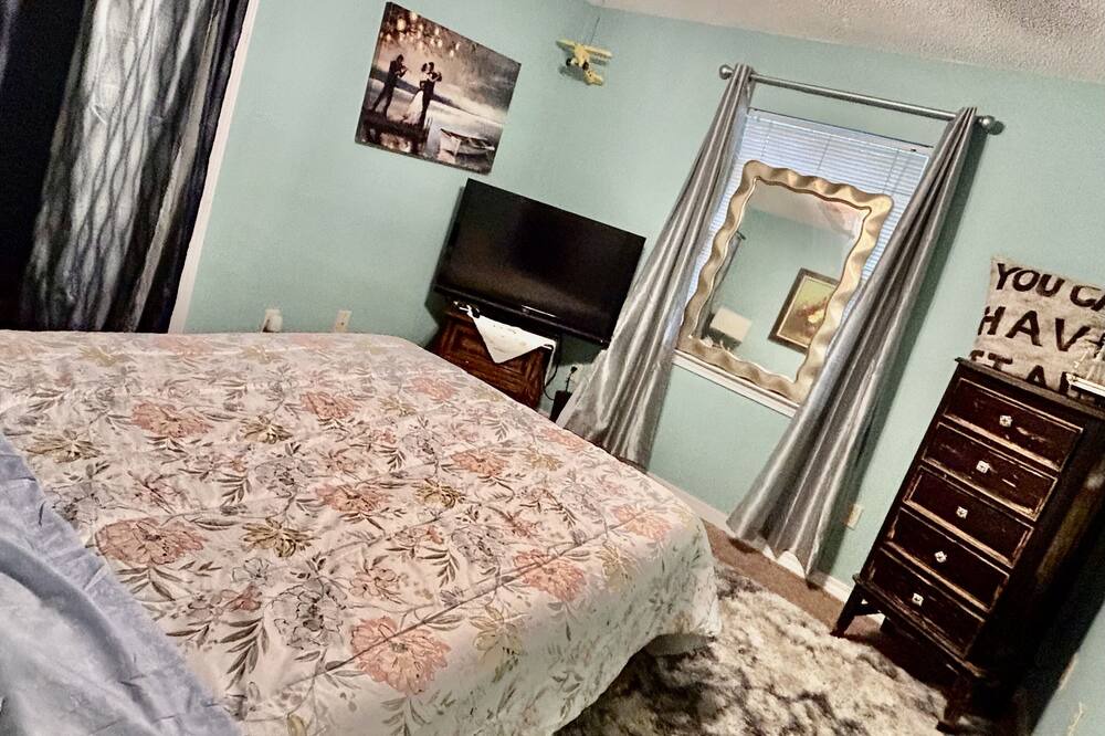 Photo of Bedroom in Gulf Park Estates