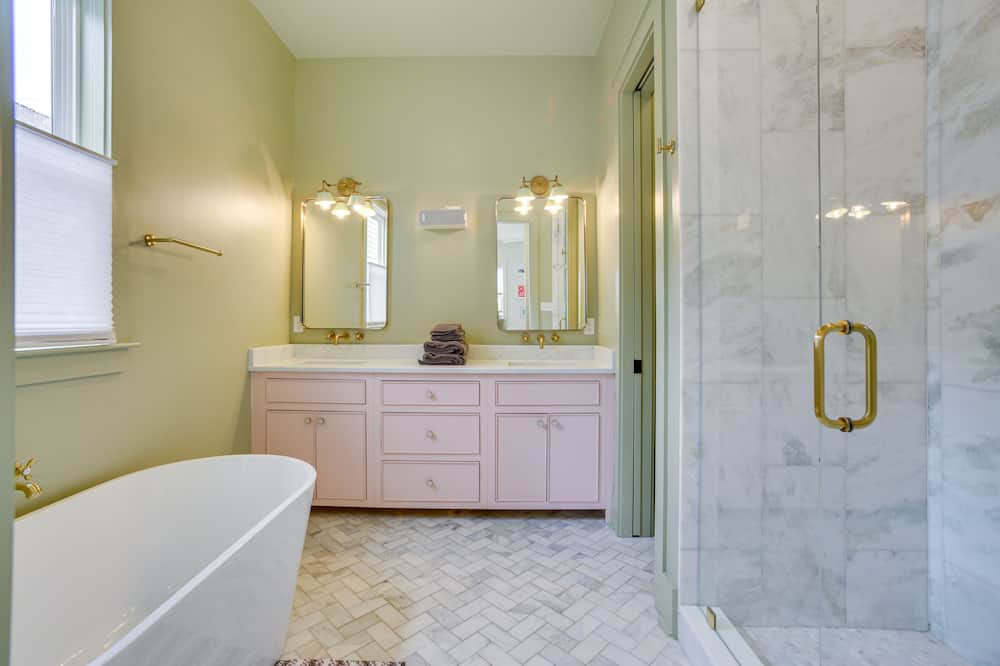 Photo of Bathroom in Whitney