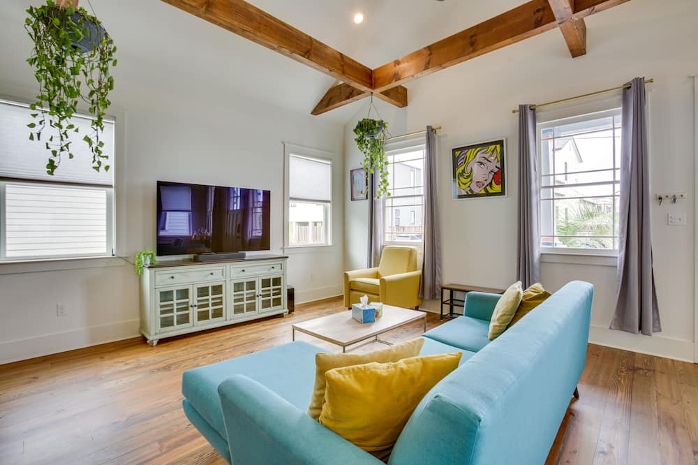 Photo of Livingroom in Whitney