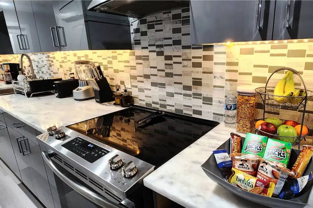 Photo of Kitchen in Kenner - Louis Armstrong International Airport