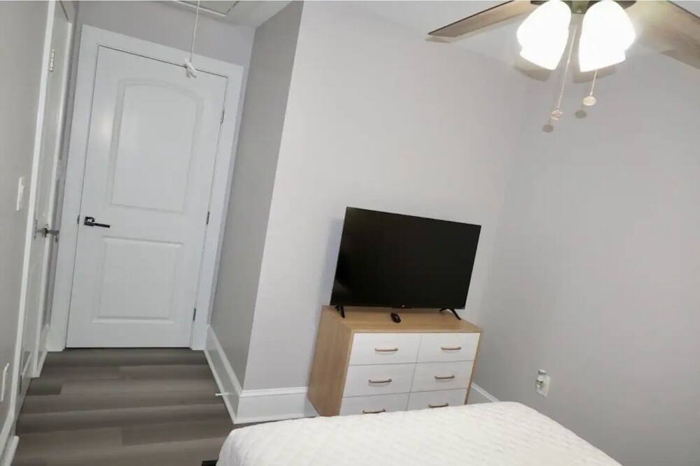 Photo of Bedroom in Kenner - Louis Armstrong International Airport