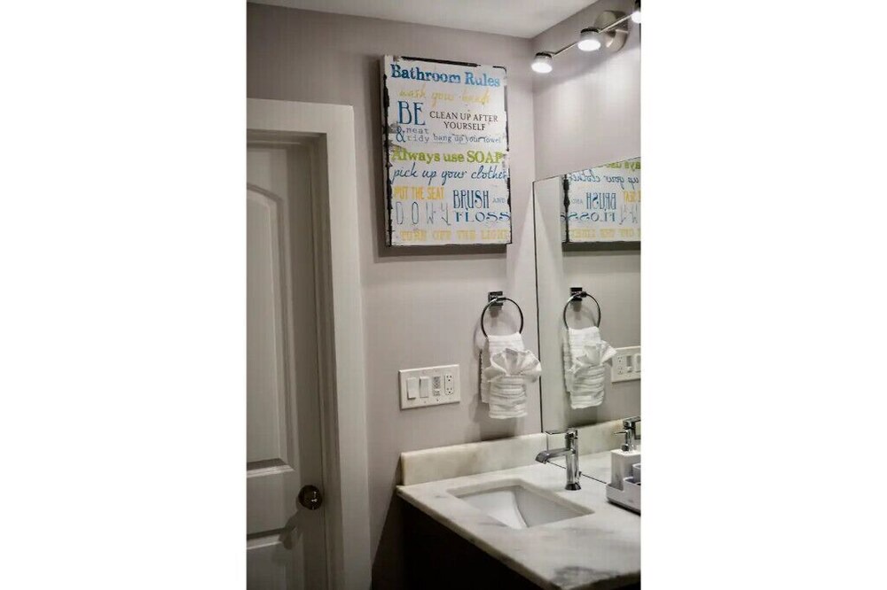 Photo of Bathroom in Kenner - Louis Armstrong International Airport