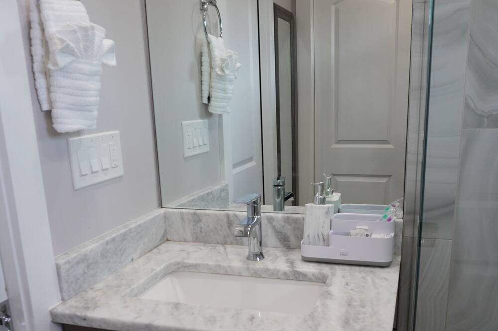 Photo of Bathroom in Kenner - Louis Armstrong International Airport
