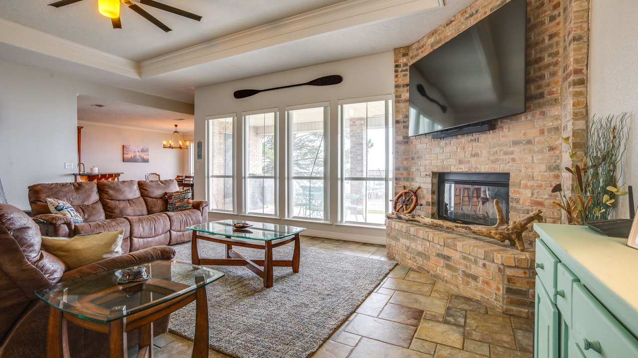 Photo of Livingroom in West Livingston