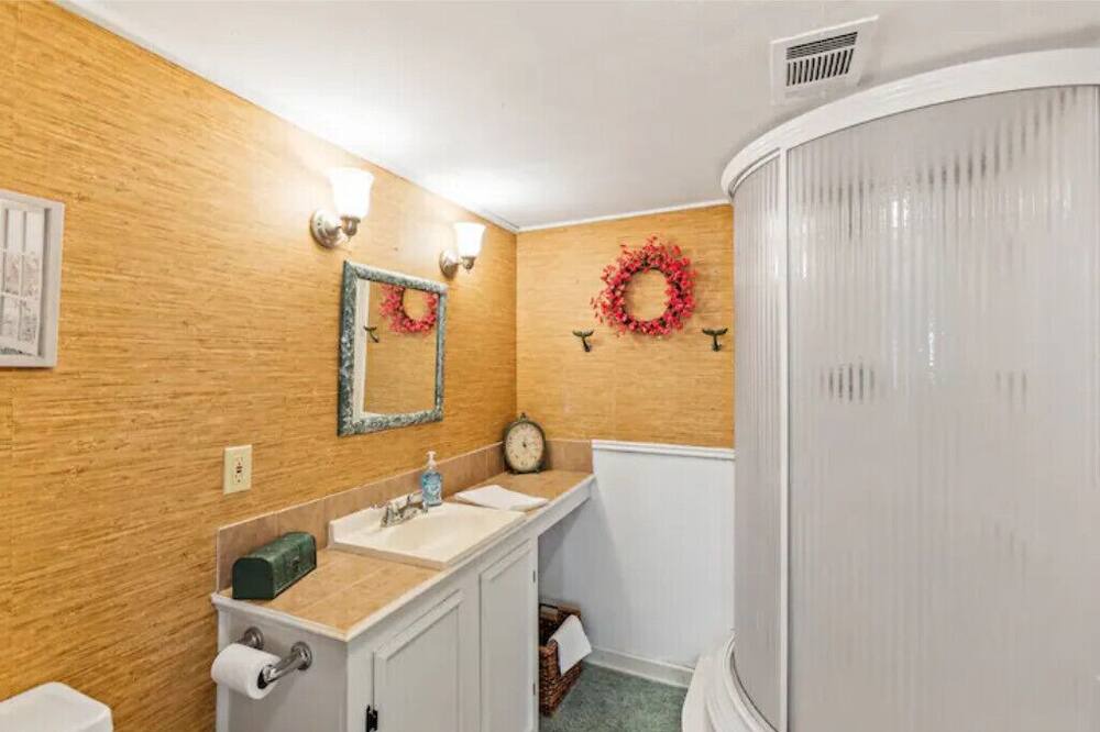Photo of Bathroom in Jamaica Beach