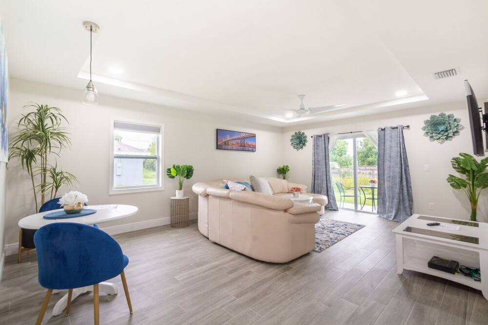 Photo of Livingroom in Port Malabar
