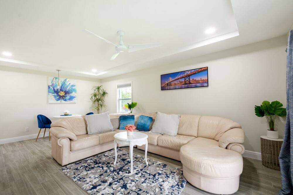 Photo of Livingroom in Port Malabar