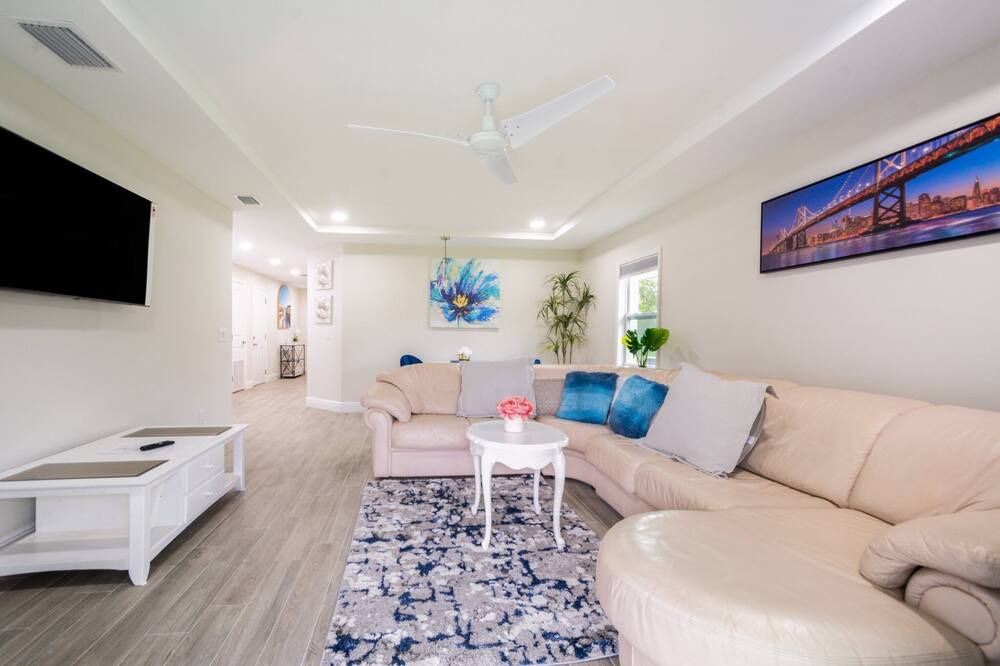 Photo of Livingroom in Port Malabar