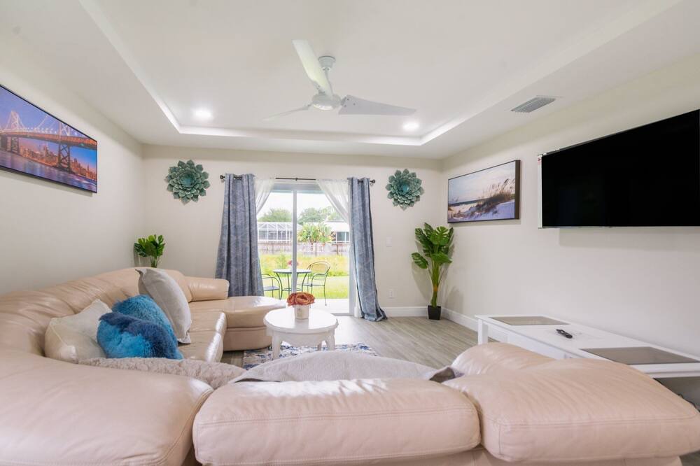 Photo of Livingroom in Port Malabar