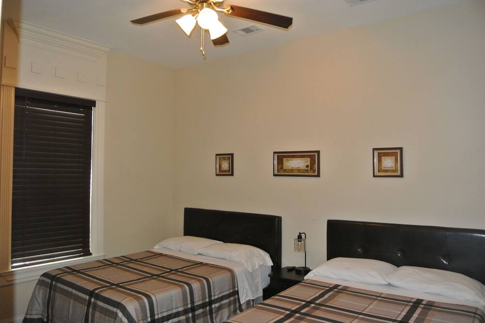 Photo of Bedroom in Little Woods