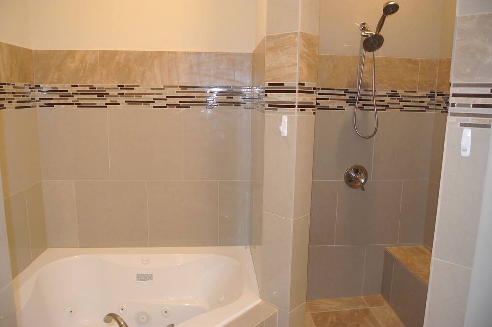 Photo of Bathroom in Little Woods