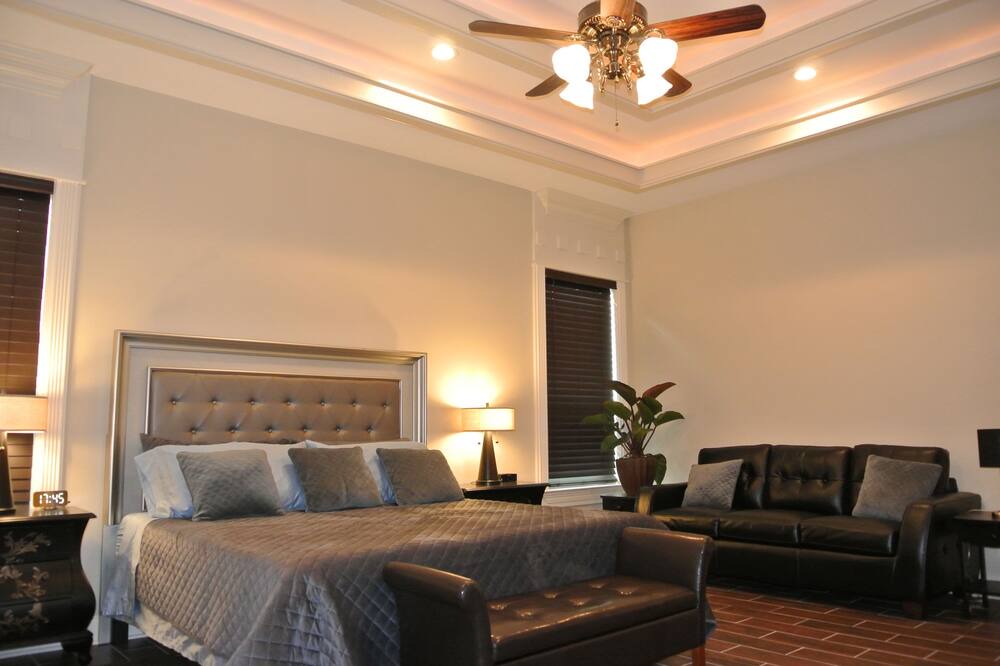 Photo of Bedroom in Little Woods