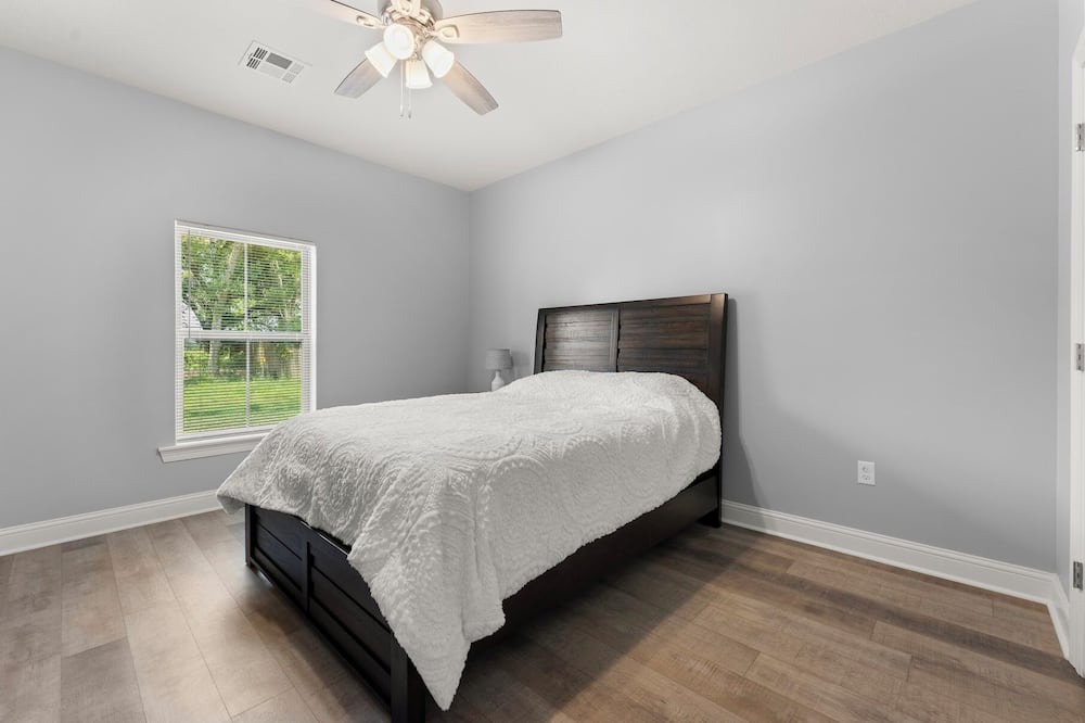 Photo of Bedroom in Sulphur