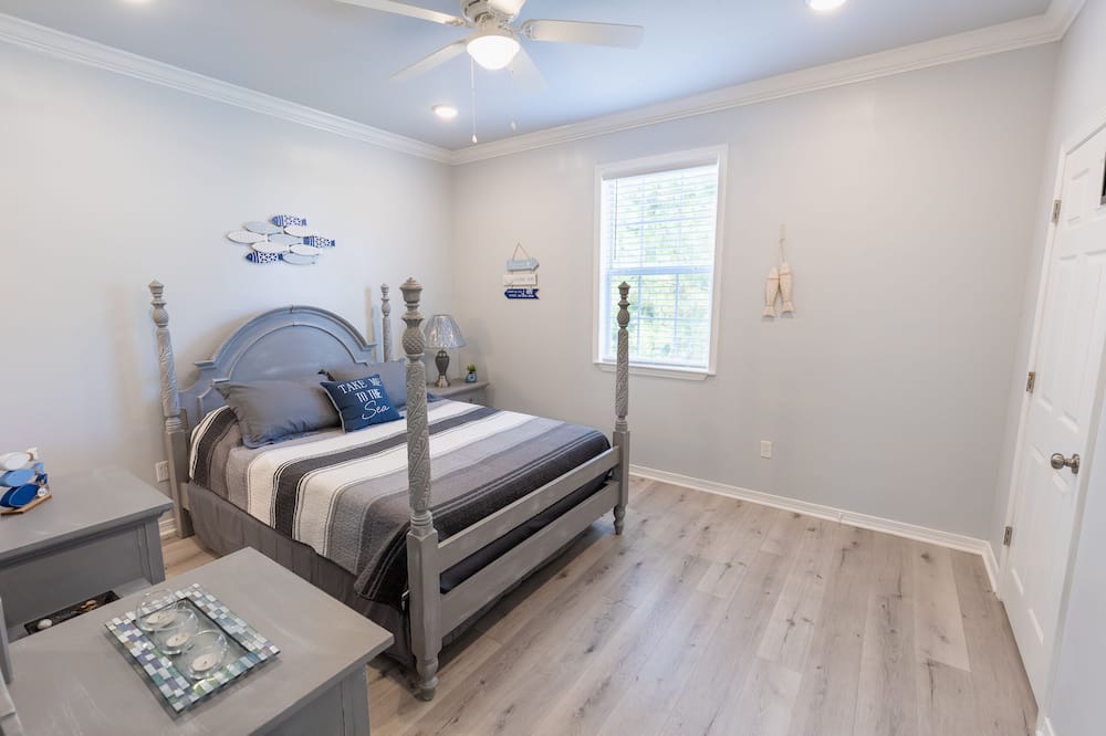 Photo of Bedroom in Henderson Point