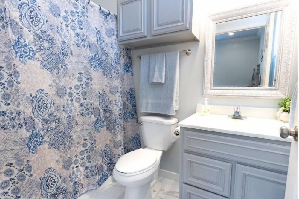 Photo of Bathroom in Henderson Point