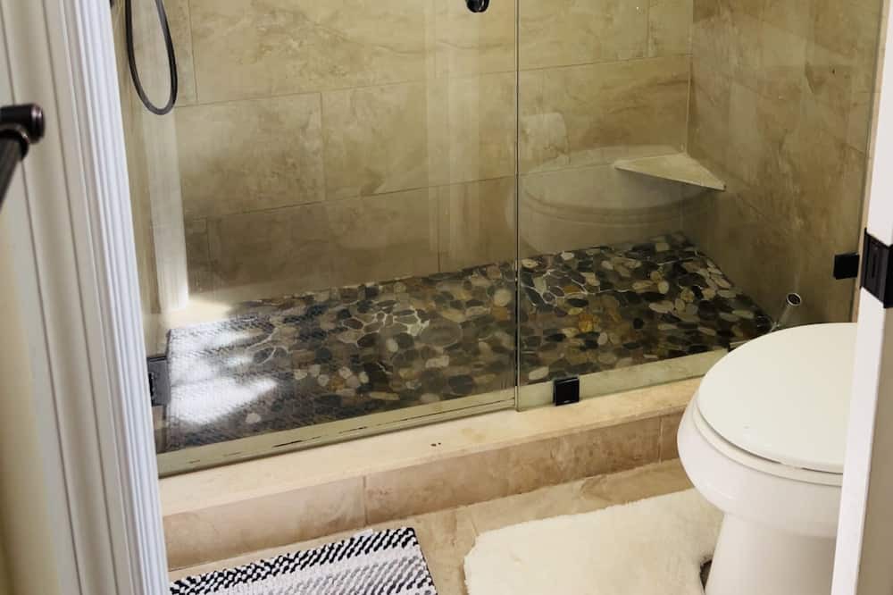 Photo of Bathroom in Alva