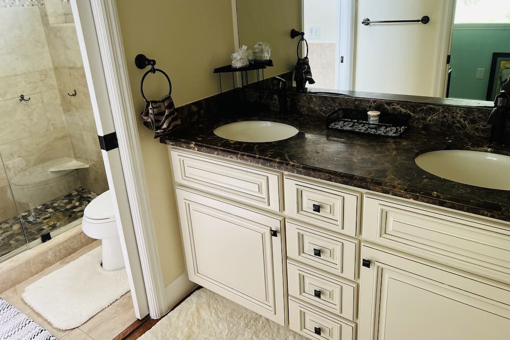 Photo of Bathroom in Alva