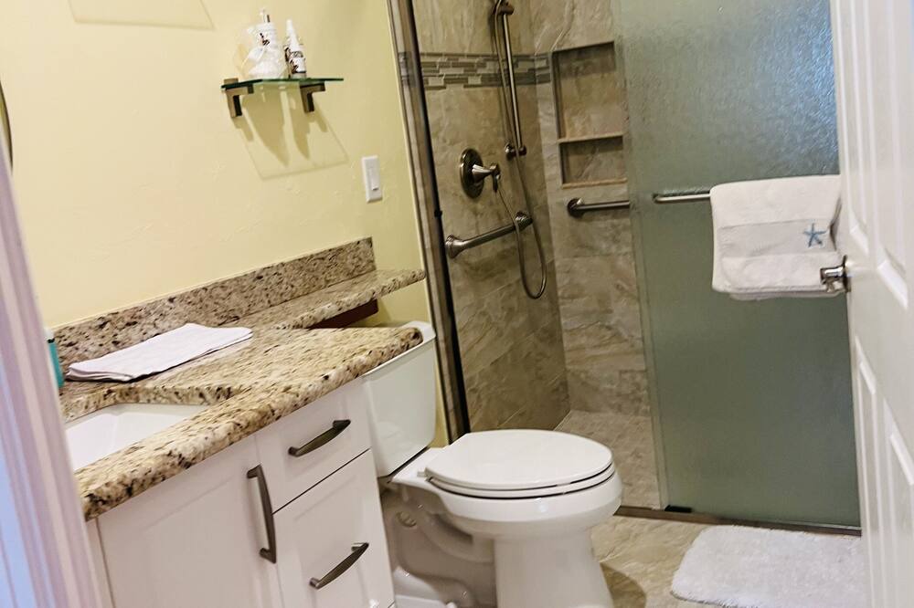 Photo of Bathroom in Alva