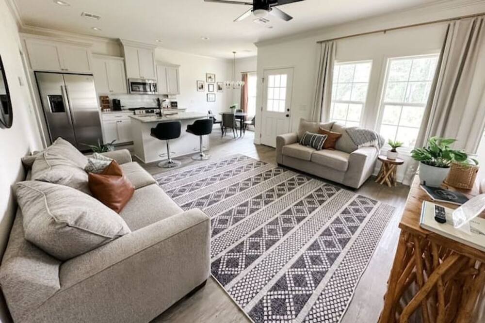 Photo of Livingroom in Claiborne