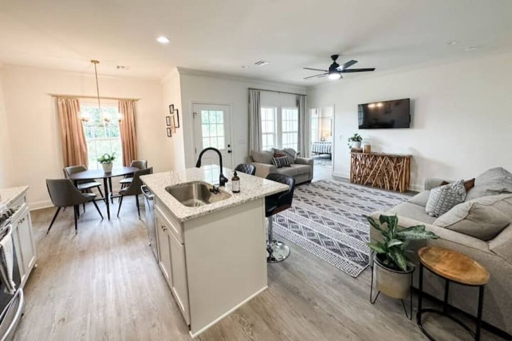 Photo of Livingroom in Claiborne