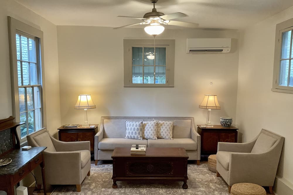 Photo of Livingroom in Uptown Historic District