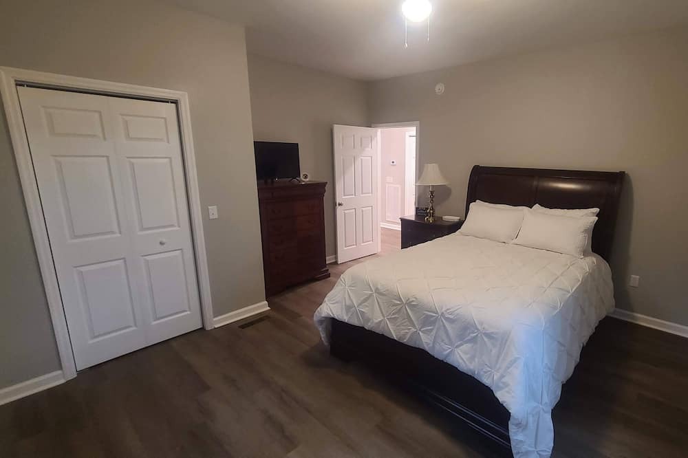 Photo of Bedroom in Crane Hill