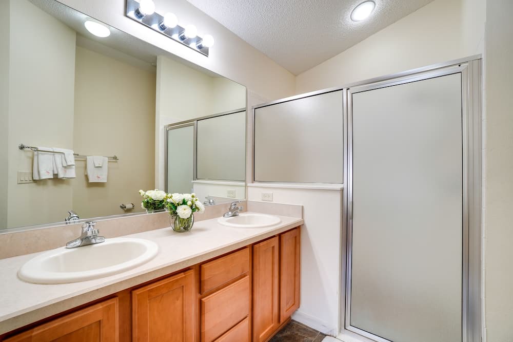 Photo of Bathroom in Virginia Trace