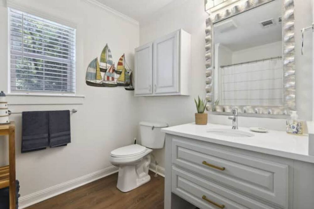 Photo of Bathroom in Ocean Springs