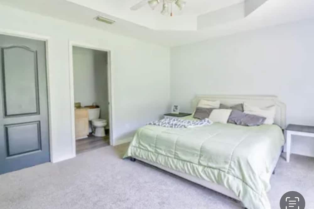 Photo of Bedroom in Moss Point
