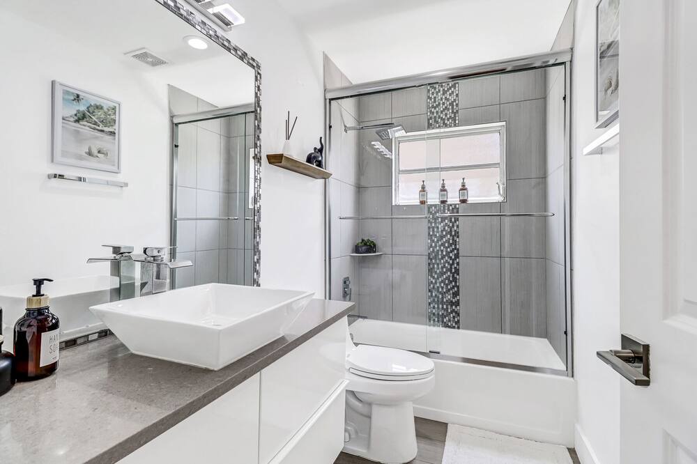 Photo of Bathroom in Willoughby Acres