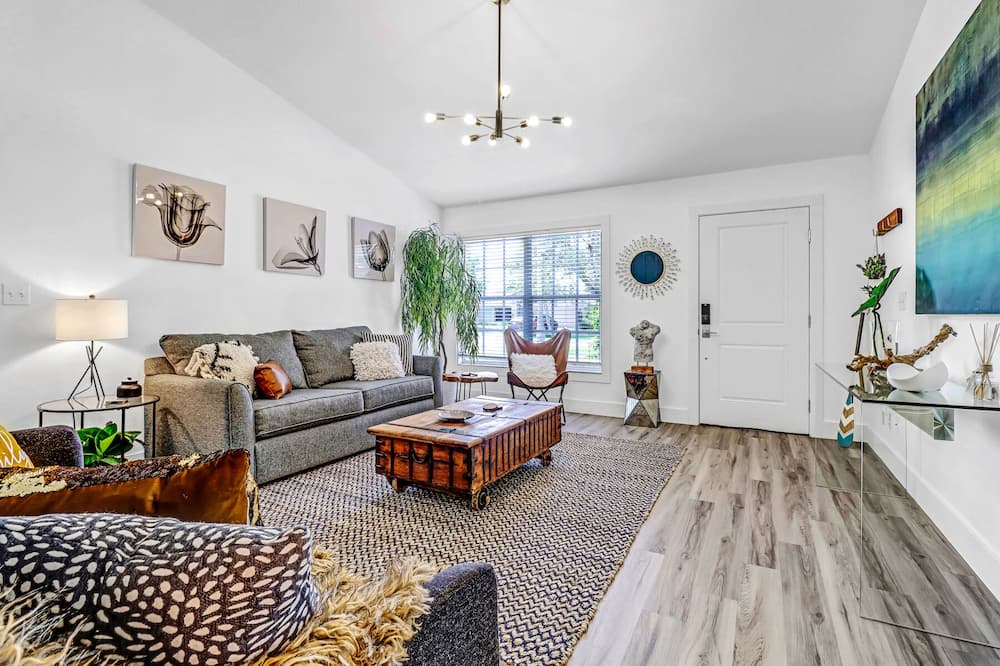 Photo of Livingroom in Willoughby Acres