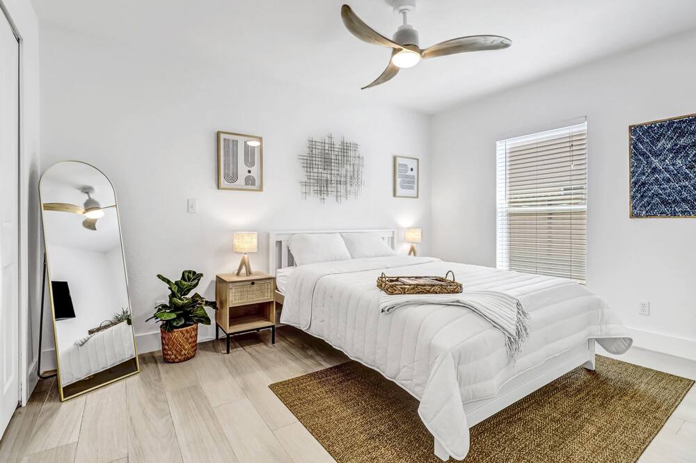 Photo of Bedroom in Willoughby Acres