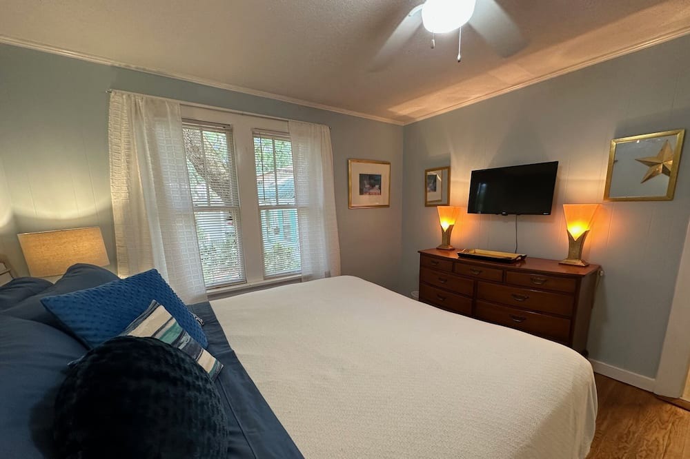 Photo of Bedroom in Ono Island