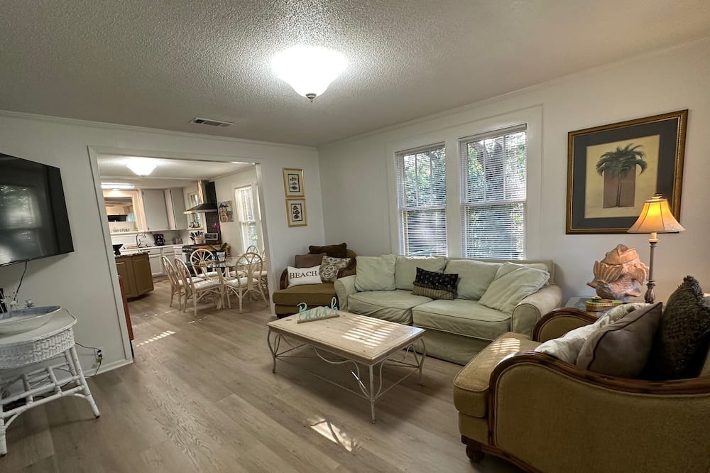 Photo of Livingroom in Ono Island