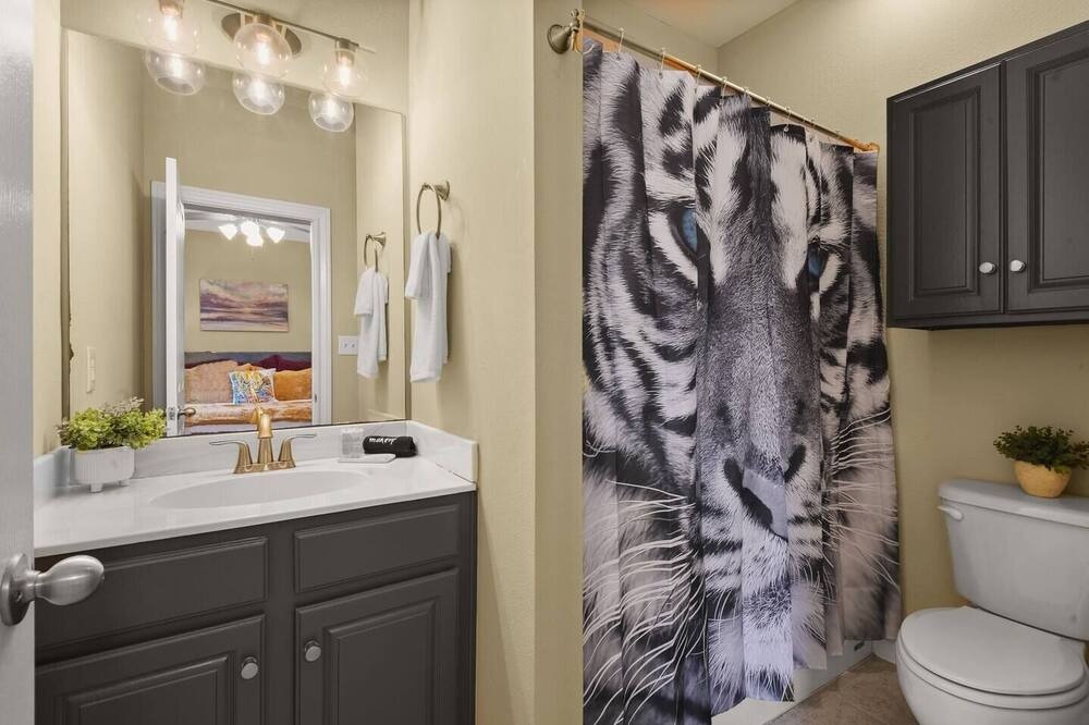 Photo of Bathroom in Highlands - Perkins