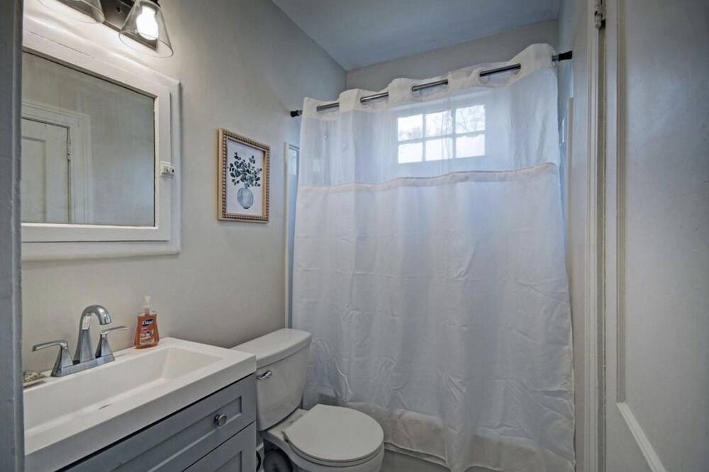 Photo of Bathroom in Clinton
