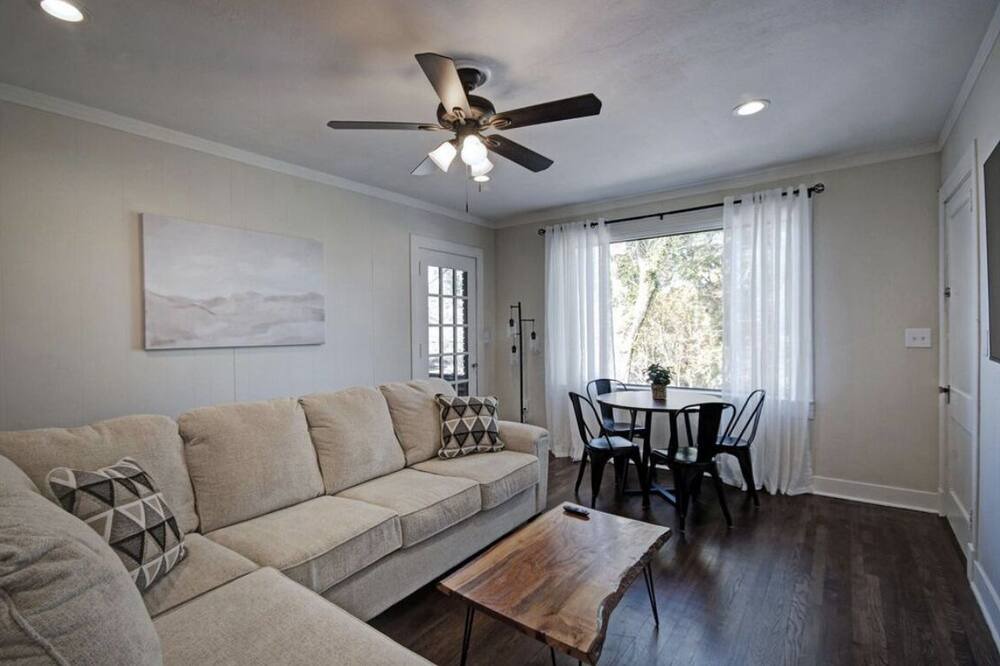 Photo of Livingroom in Clinton