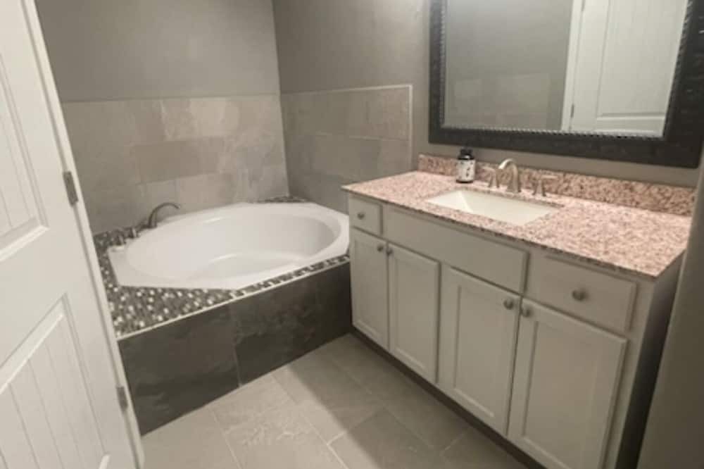 Photo of Bathroom in Vinton