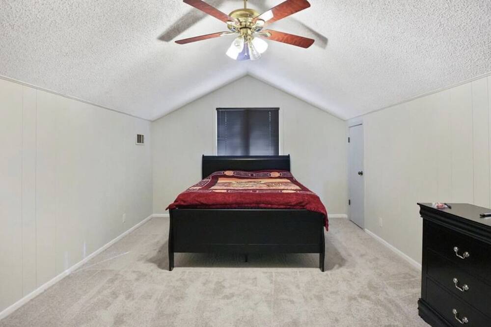 Photo of Bedroom in Lakeview  Jefferson County