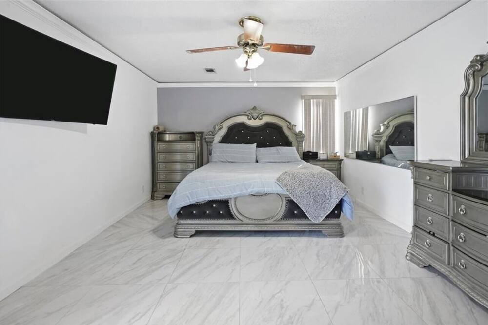 Photo of Bedroom in Lakeview  Jefferson County