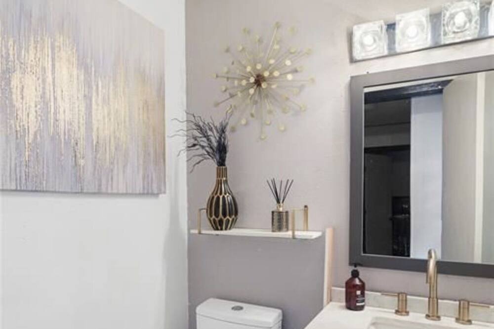 Photo of Bathroom in Lakeview  Jefferson County